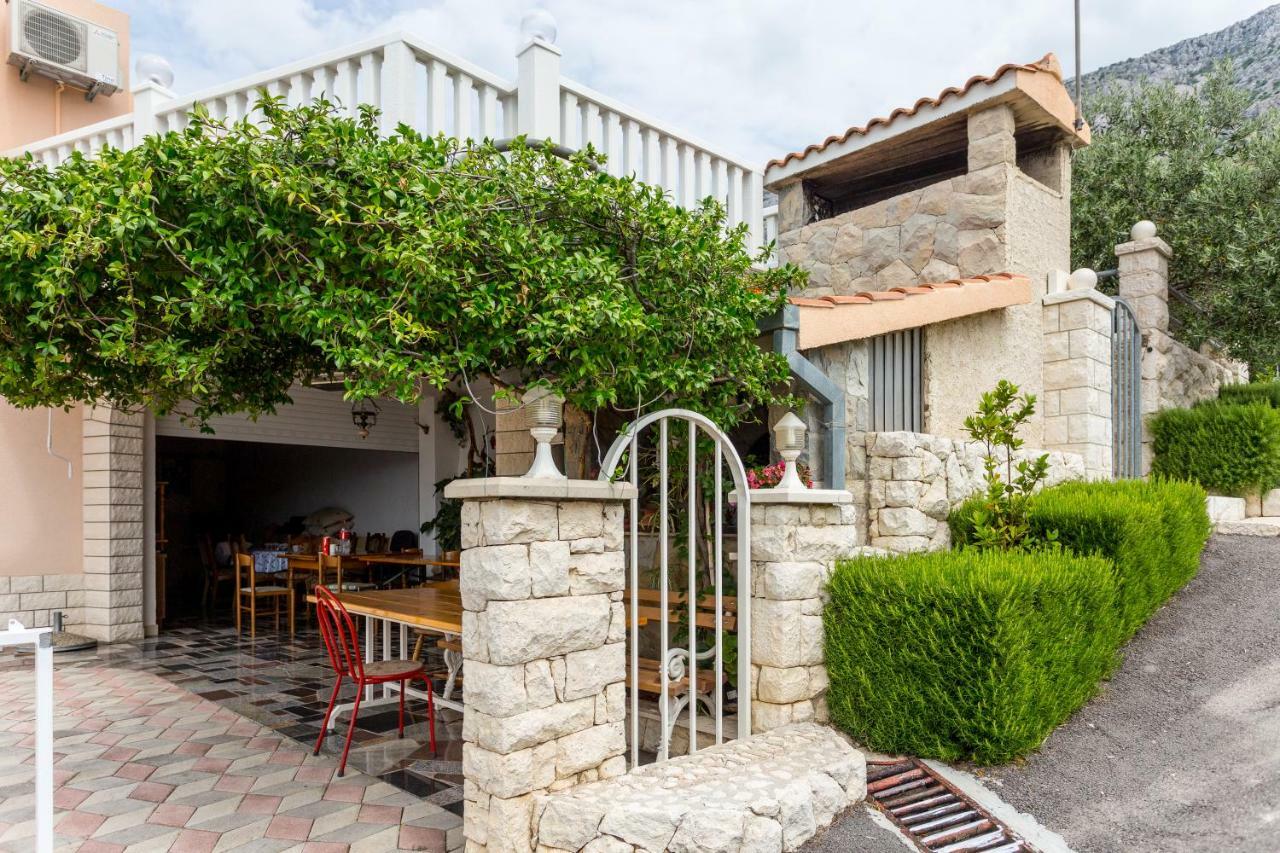 Apartments Iva Brstilo Omis Exterior photo